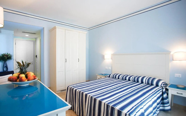 Cala La Luna Resort