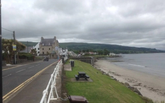 Ballygally Seaview and Garden 1 Bedroom Hideaway