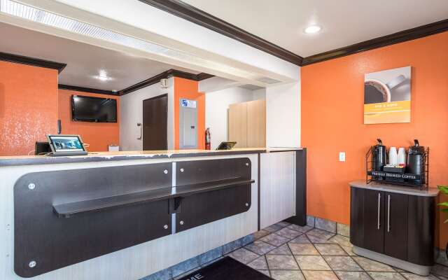 Motel 6 Riverside, CA - UCR East