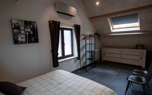 Villa With Swimming Pool in Erembodegem