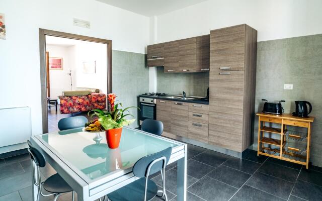 Welcomely - Senyera Apartment