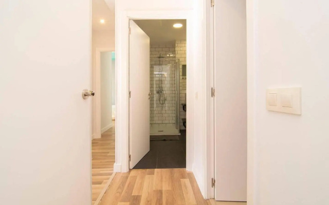 Sunny Apartment at the foot of Royal Palace by Batuecas