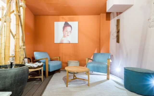 Lotus Center Apartments
