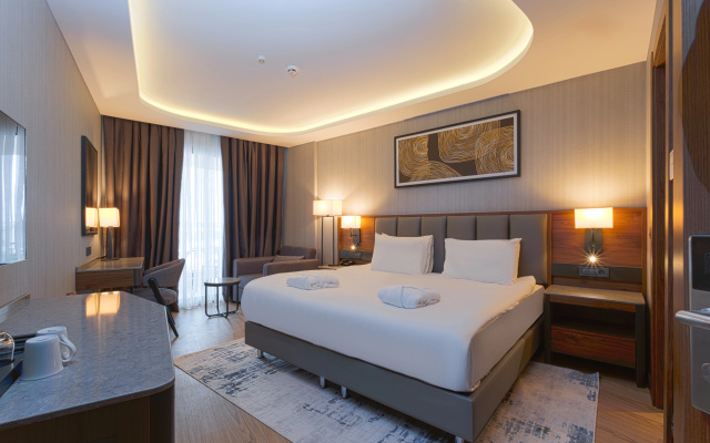 Azura World Hotel