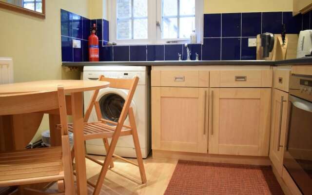 Calm 3 Bedroom Apartment in Wandsworth