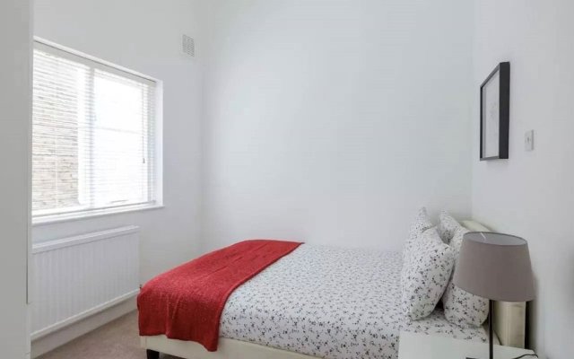 Fresh 2 Bedroom Flat in Victoria - Zone 1