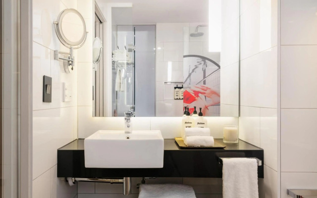 Hotel Indigo Melbourne on Flinders by IHG