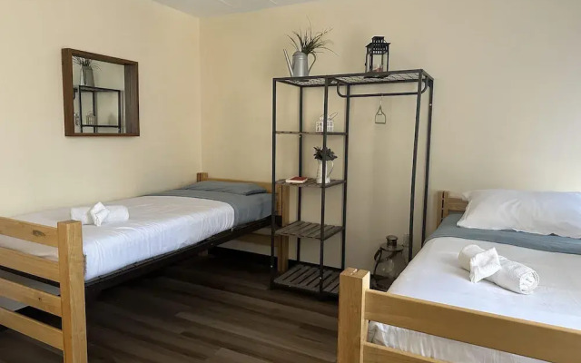 2 Bedroom Downtown Apt Walkable Safe Clean