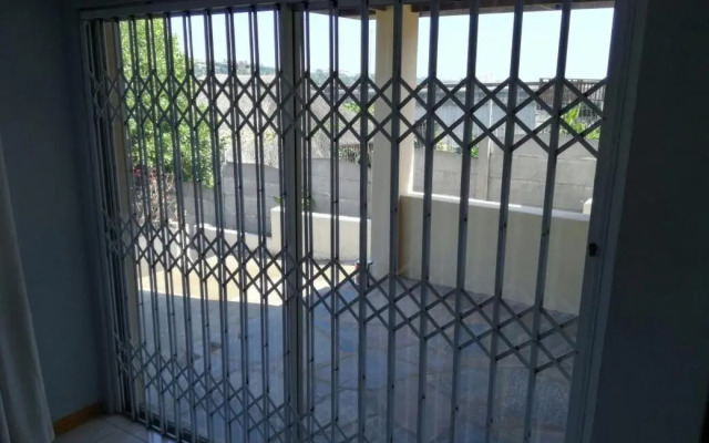 The Crescent Guesthouse on Waterfall