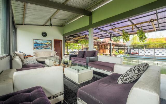 OYO 900 Villa Buleud