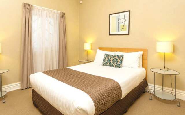 The Club Motel and Apartments