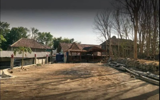 Bina Karya Guesthouse by ZUZU