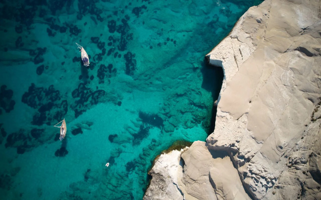 White Coast Pool Suites