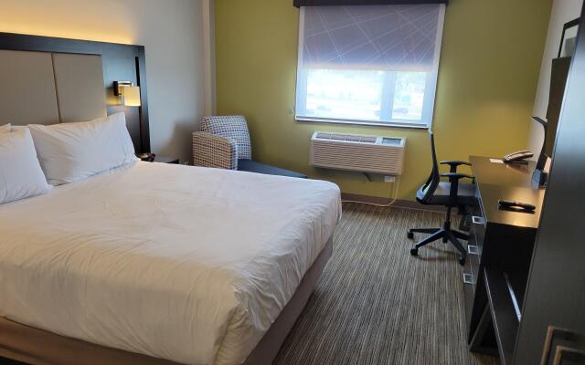 Holiday Inn Express Maspeth, an IHG Hotel