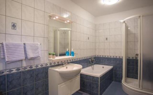Apartments Frano Jr by the Sea
