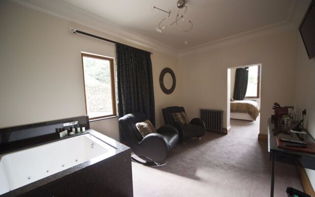 The Saddleworth Hotel