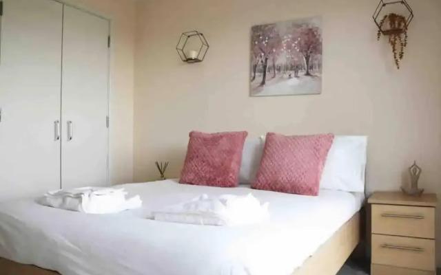 Comfy Duplex 2-bed Apartment in Milton Keynes