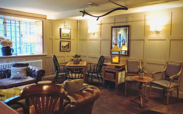 Hambro Arms