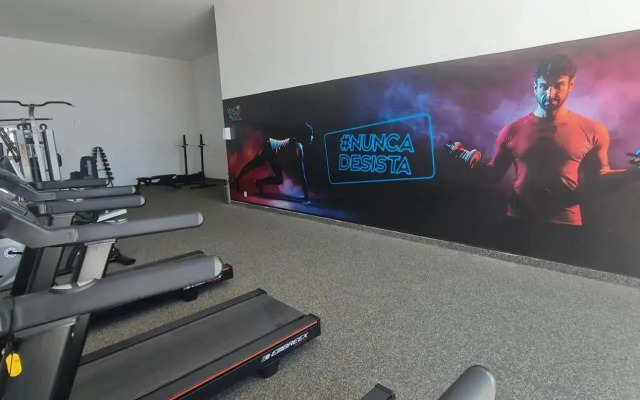 Muro Alto Condomínio Clube Apto 219