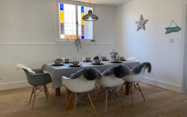 The Chapel 3 Minute Drive to Saundersfoot, Wales