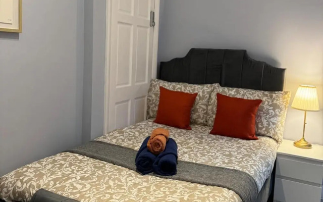 Studio - Sleeps 2 - Parking - Close to Paddington