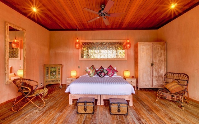 Secluded Beachfront Villa Manis, 5br, Candidasa – Guest Rooms – Candi Dasa