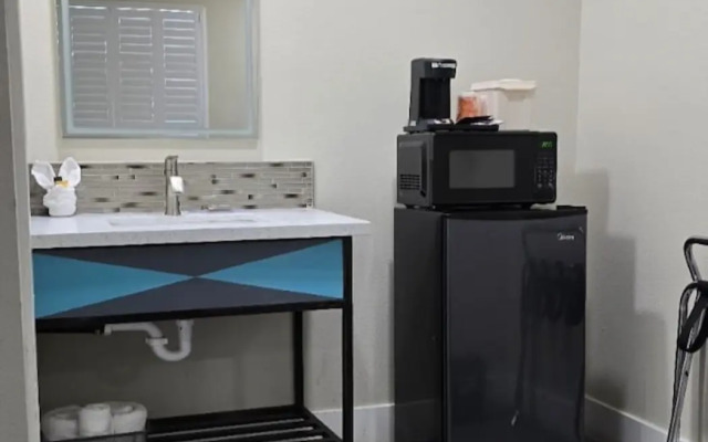 Hotel Avenida Victorville I 15