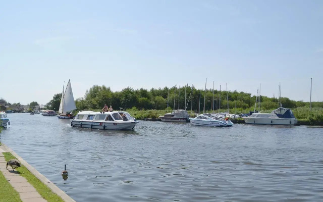 Yare View Lodge