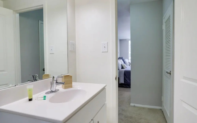 Amazing Br2 Bedroom Condo at Arlington
