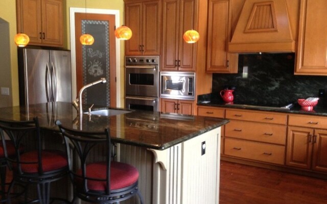Belle's Castle 7 Bedrooms 3.5 Bathrooms Home