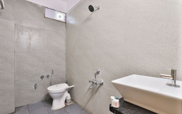 OYO 16675 Hotel Shri Krishna Inn