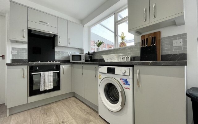Worksop Newly Refurbished 3-bedroom House