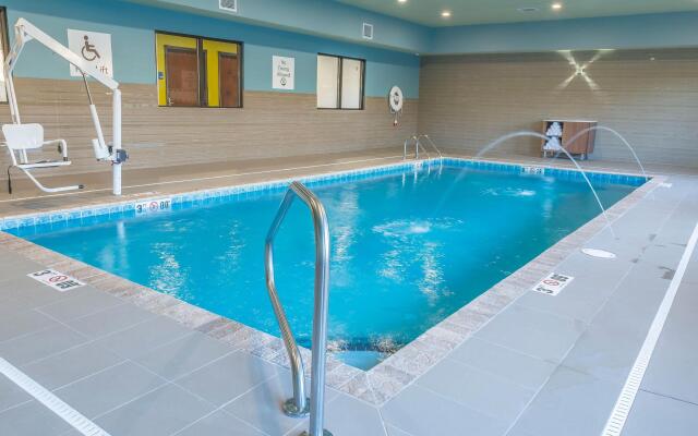 Holiday Inn Express & Suites Clarion by IHG