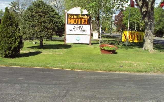 Twin Peaks Motel Napanee