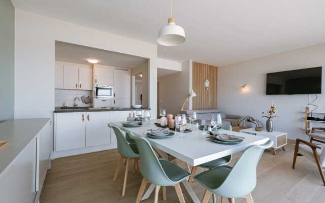 Bright Seaview Apartment in Oostende