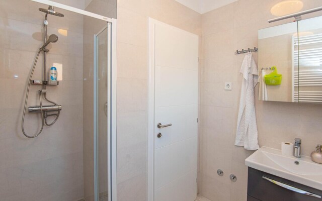 Stunning Apartment in Primosten With Wifi and 3 Bedrooms