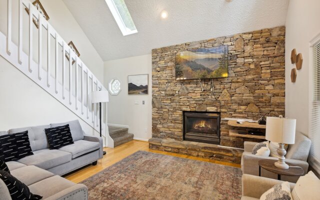 Valley Heights 3 Bedroom Home by RedAwning