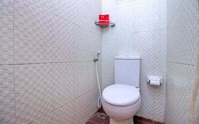 RedDoorz Syariah near BTC Fashion Mall