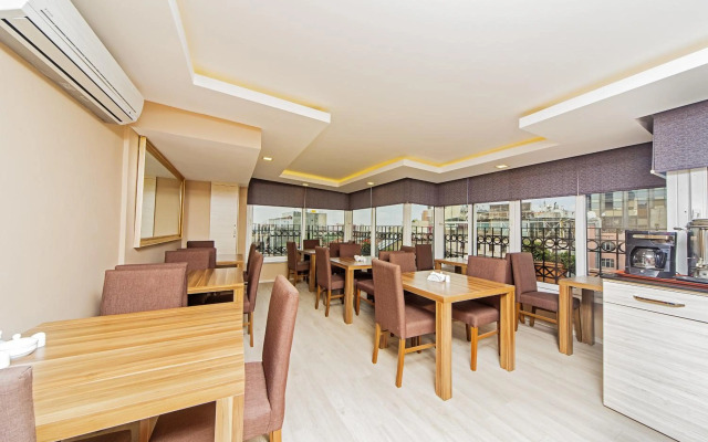Pera Arya Hotel