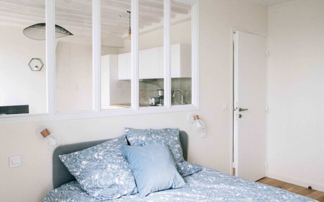 Renovated Apartment on the Outskirts of Paris