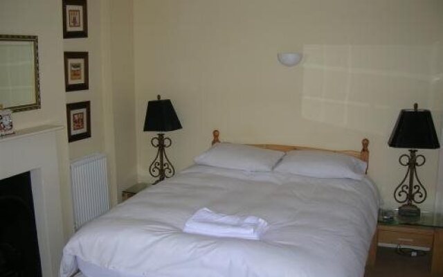 Alfred's Lodge - B&B