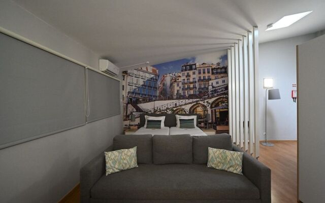 Famous Crows Lisbon Suites