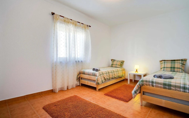 Soothing Holiday Home in Ferrel near Baleal Island