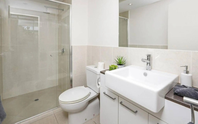 Pool View City Centre Apartment 206