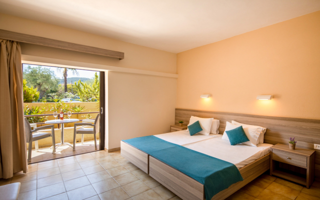 Rossis Beach Hotel