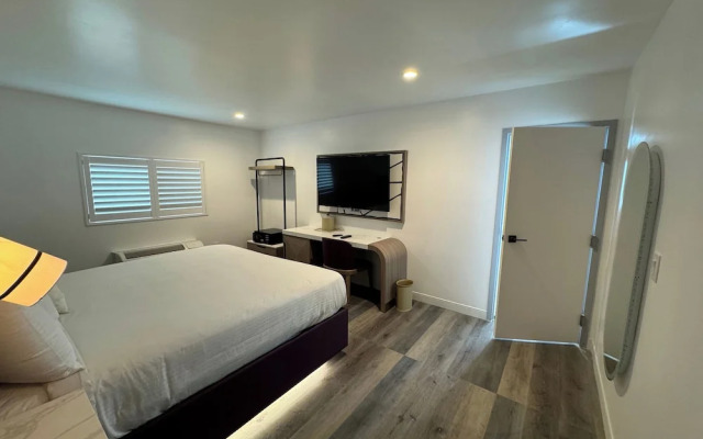 Hotel Rudra - Hollywood
