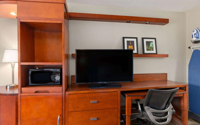 Days Inn by Wyndham Knoxville East