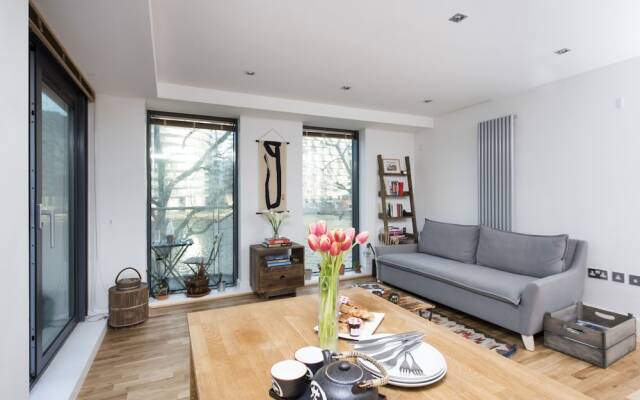 Peaceful & Modern 2BR Flat with Water Views