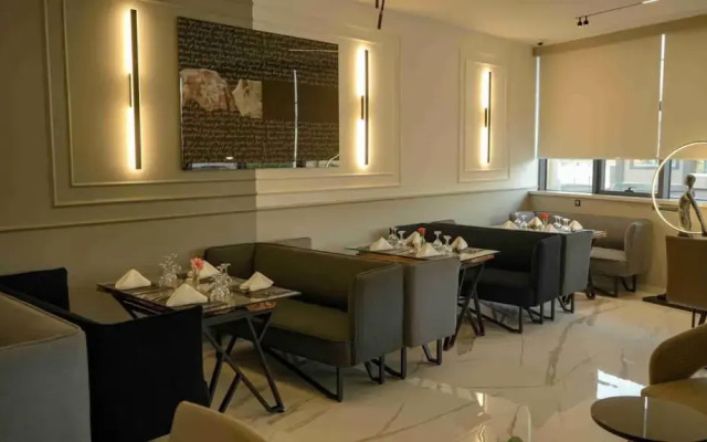 ONYX By Luna Hotel