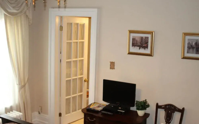 Summerhill Manor Bed and Breakfast and Tea Room